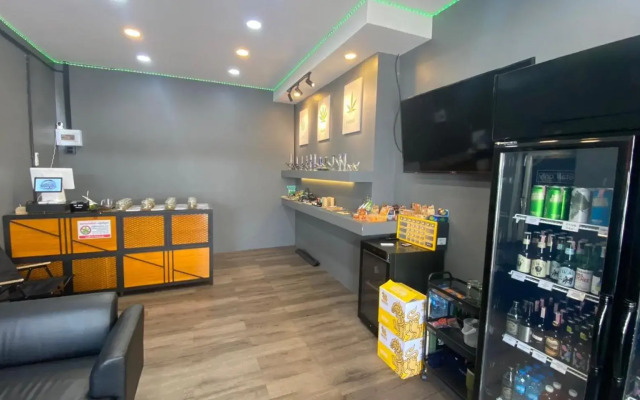 Alongkorn hotel by SB