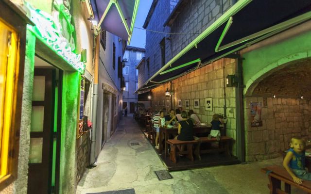 Guest House Floreus Cres