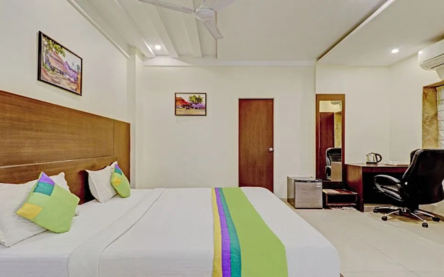 Treebo Trend Loharkar's Family Hotel