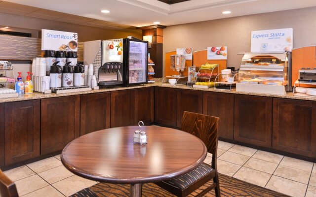 Holiday Inn Express & Suites Topeka West I-70 Wanamaker by IHG