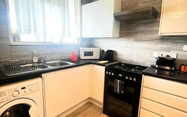 Central London Modern Apartment With 3 Bedrooms