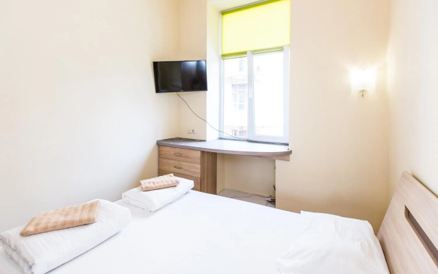 Кониського 7