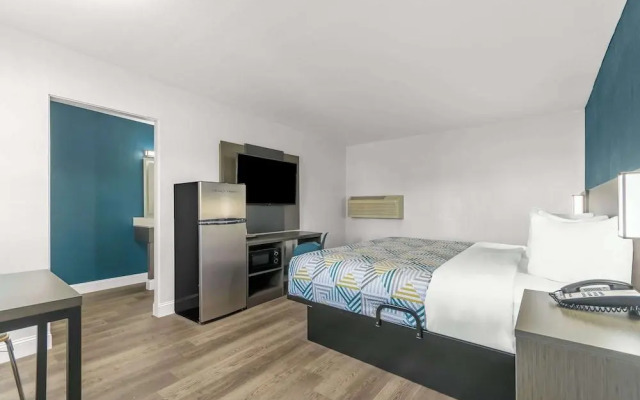 Studio 6 Suites Madera, California - Yosemite