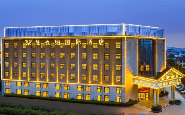 Vienna International Hotel (Shanghai Wildlife Park Hangtou Subway Station)