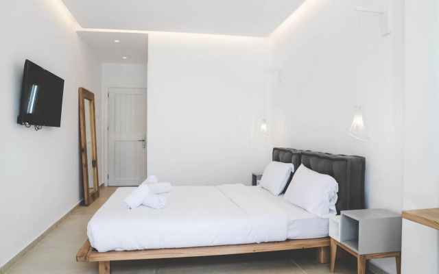 Super Paradise Hotel