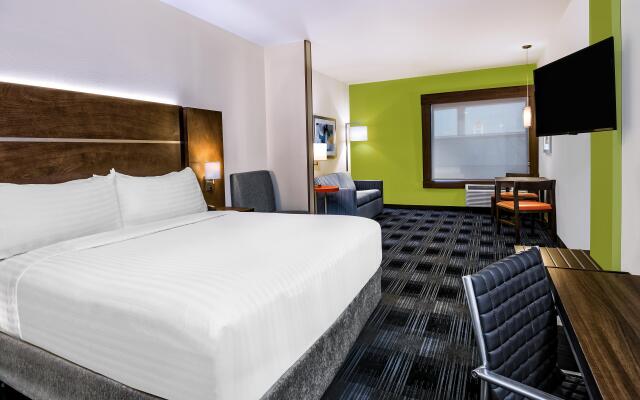 Holiday Inn Express & Suites Round Rock South