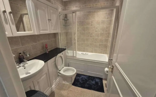 Apartment - Sleeps3 - Close to Warner Bros Studios