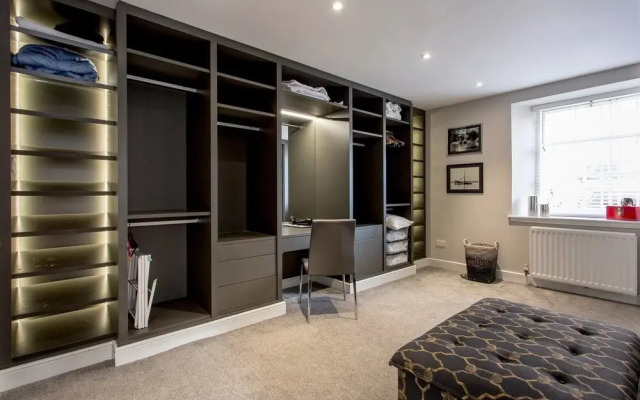 Luxury West End Apt. W/ Private Patio & Parking!