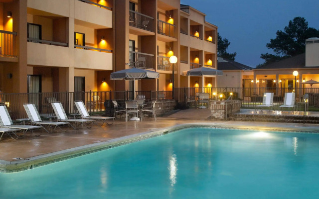 Courtyard by Marriott Savannah Midtown