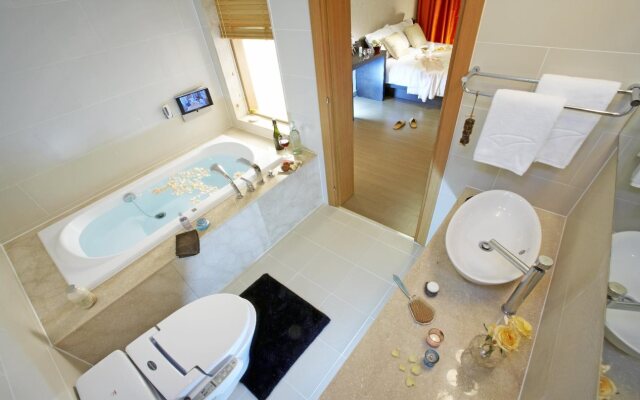 Phoenix Island Ocean Star Resort