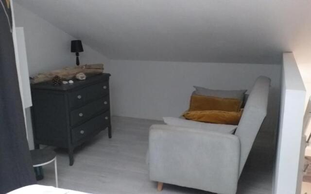 Maisonnette Au Bord De L Etang