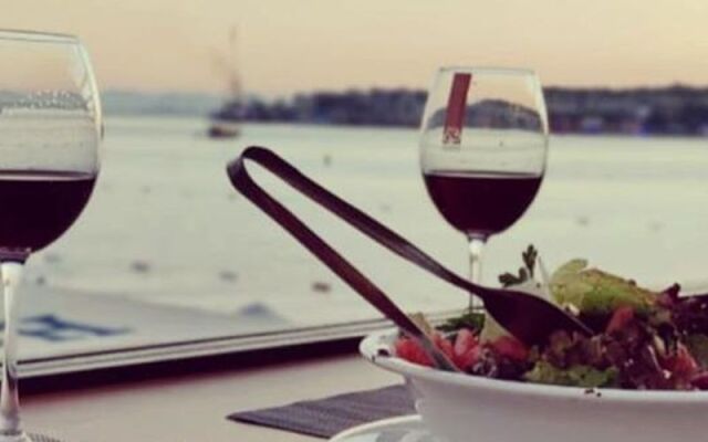 Sultans - Kings Hotel