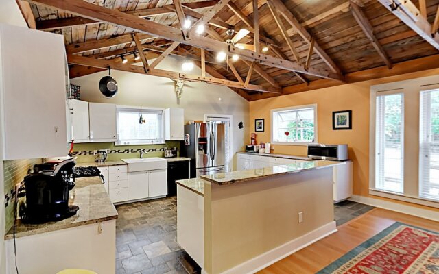 Huge Lake Travis - 4 Bedroom Home