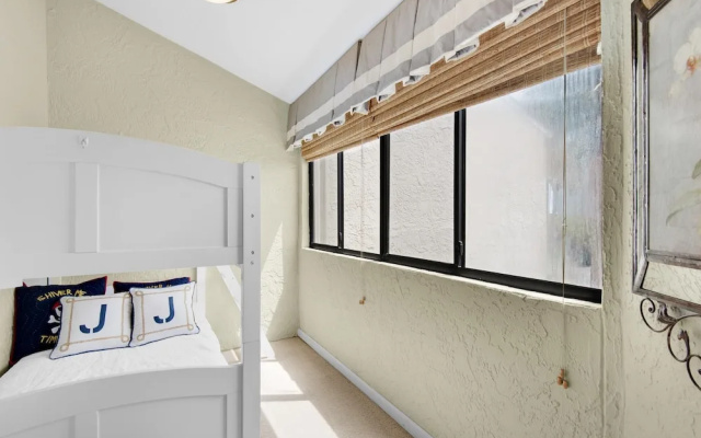 Shoreline Towers Townhouse 4-1