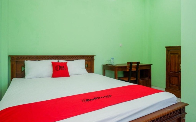 RedDoorz Syariah Near Monumen Jogja Kembali – Guest Rooms – Sleman