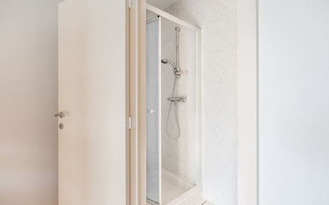 Modern 1st Floor Apartment in Oostduinkerke