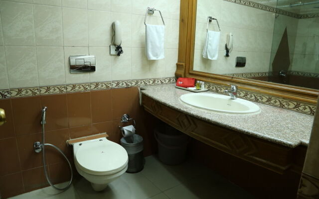 OYO 657 Hotel K C Cross Road