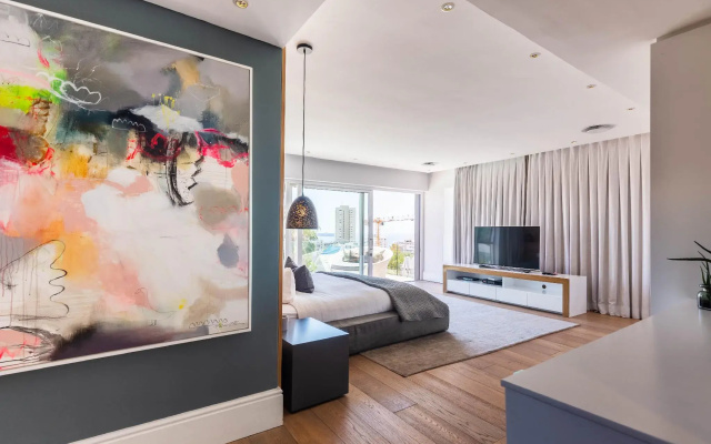 The Clarendon - Fresnaye