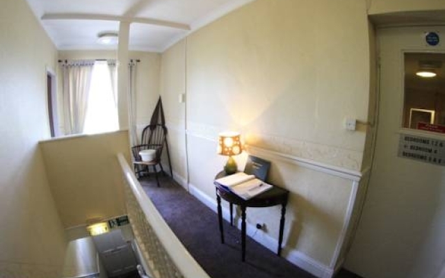 The Three Horseshoes