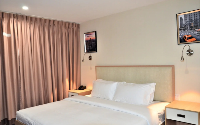 Lic Plaza Hotel