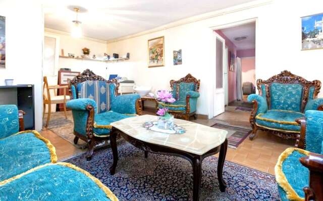 Apartment With 2 Bedrooms in Beyoglu Istanbul