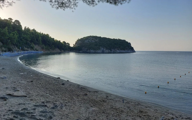 Maeiz Skopelos