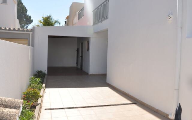 Comfortable Semi-detached in Vilamoura, 5 min From the Centre