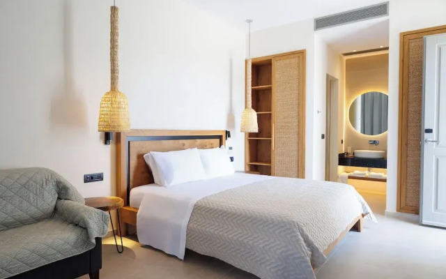 Kouros Blanc Resort & Suites