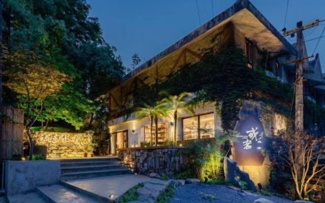 Huozhe Unhurried Yard Hostel
