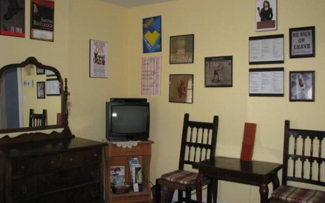 Auberge De Mon Petit Chum B&B