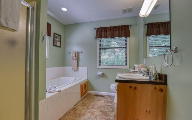 Moosetrax - 3 Bedrooms, 2 Baths, Sleeps 6 Cabin by RedAwning