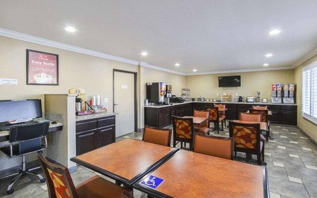 Econo Lodge Inn & Suites Escondido Downtown