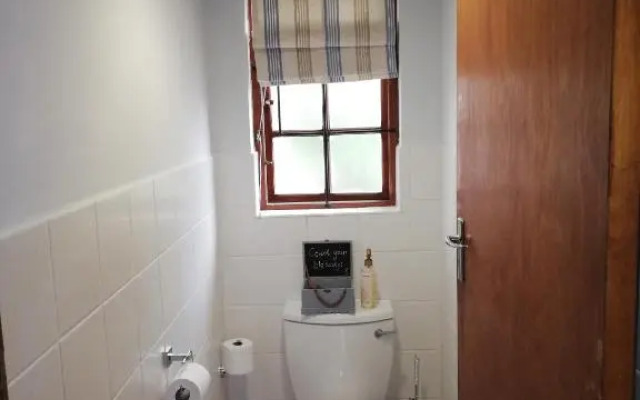 Charming Seaside Cottage