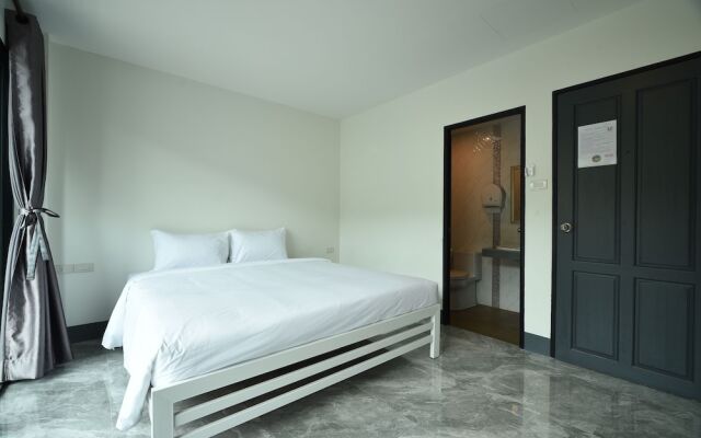 KOKO Hostel- Adults Only