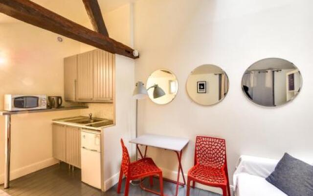 Unit 011 Saint Germain Des Pres (Seine)