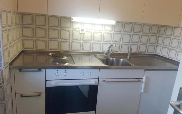 Lovely 1-bedroom rental unit with bath tub.