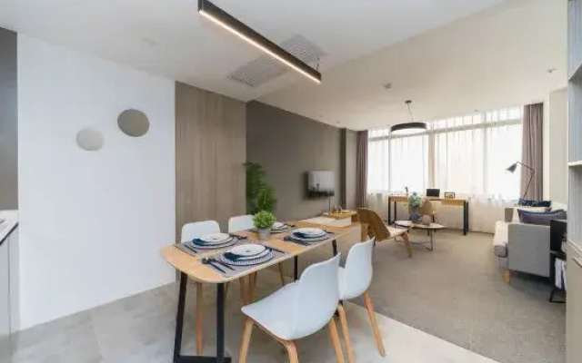 Lingju Chuangxiang Apartment