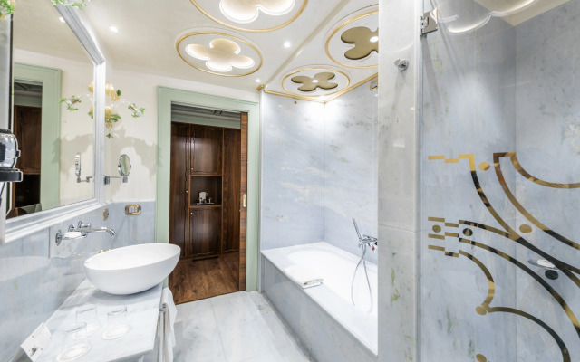 Monaco & Grand Canal Hotel