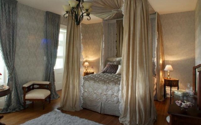 Maplehurst Manor Accomodations