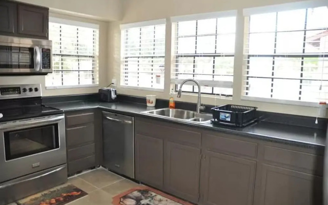 Charming 2BR-2BA by BlueBarrelHomes