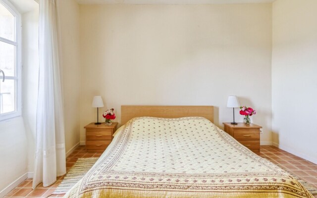 Quaint Holiday Home in Rustrel With Swimming Pool