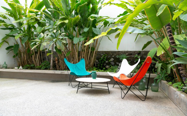 Luxury modernist design townhouse with garden