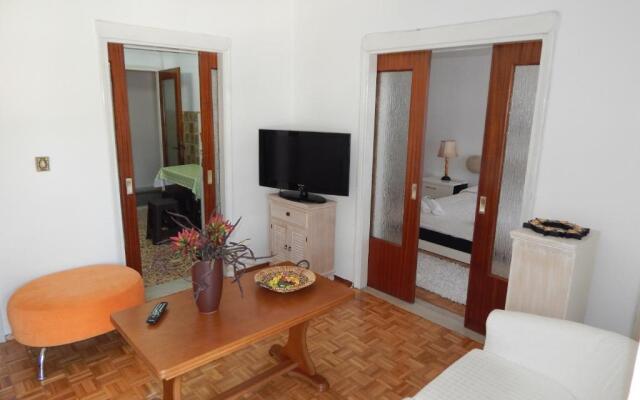 Zira Holiday House