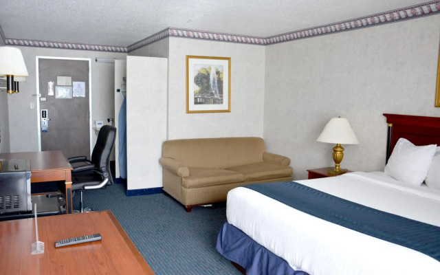 Travelodge by Wyndham Milwaukee