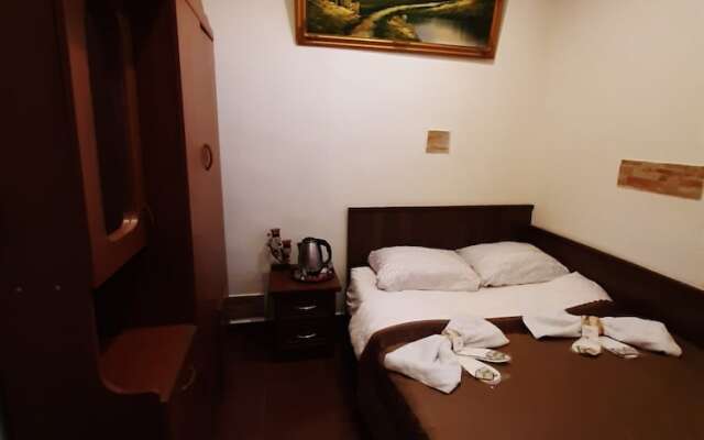 ALL In Hostel