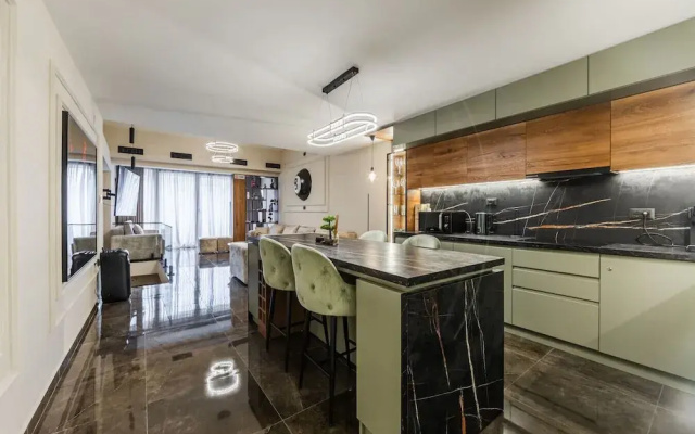 Miracle No 8 Central Modern Duplex