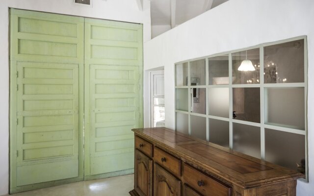 Residence by G Villa Calicant