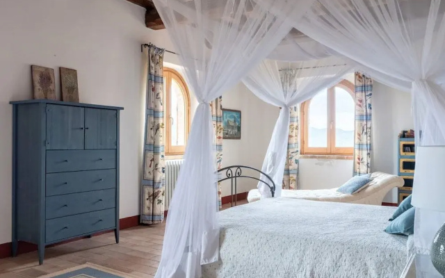 Villa in Umbria With Private Pool & Valley Views