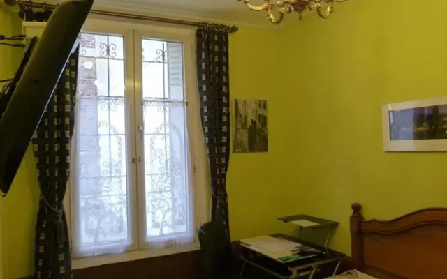 Paris Guesthouse