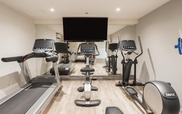 Hotel Mesaluna Short & Long Stay